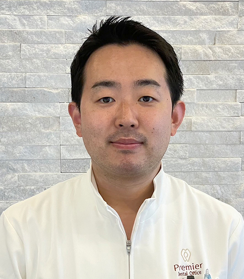 プルミエデンタルオフィス 歯科医師　板阪　健太