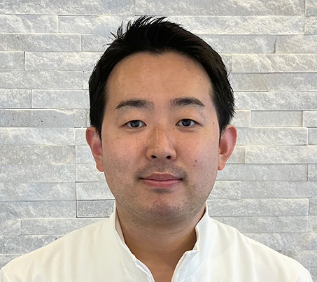 プルミエデンタルオフィス 歯科医師　板阪　健太
